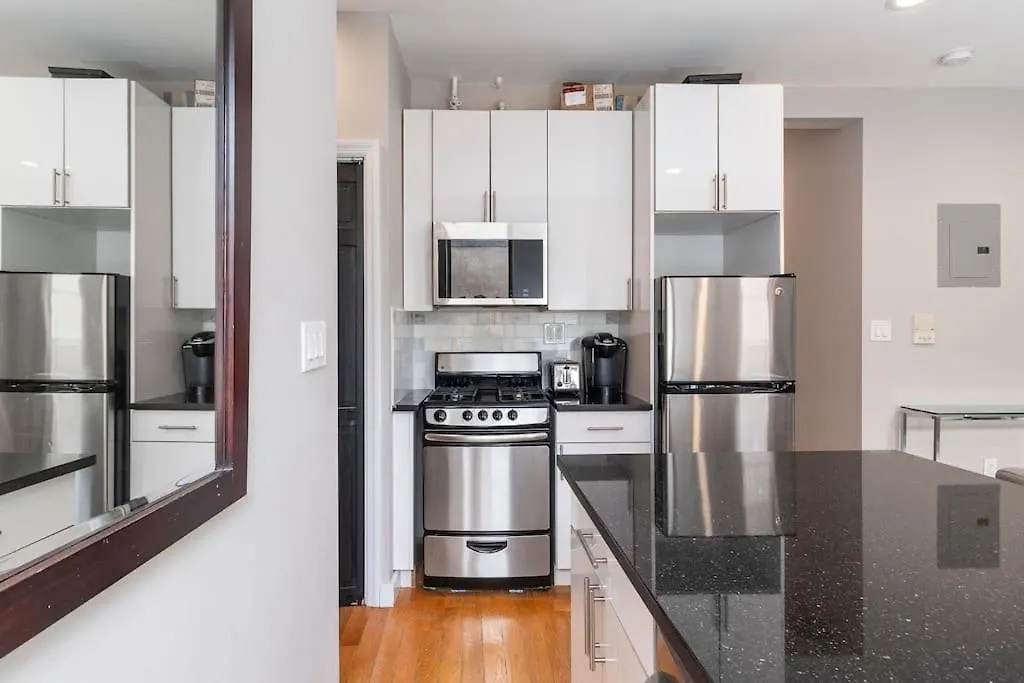 Renovated Lower East Side 2Br 1Ba 5 Min Walk To Soho! location